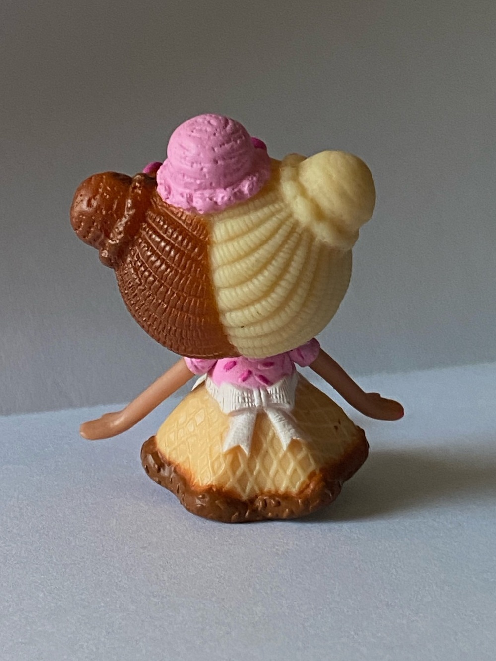 Lalaloopsy Mini Scoop Waffle Cone Doll - Picture 6 of 7